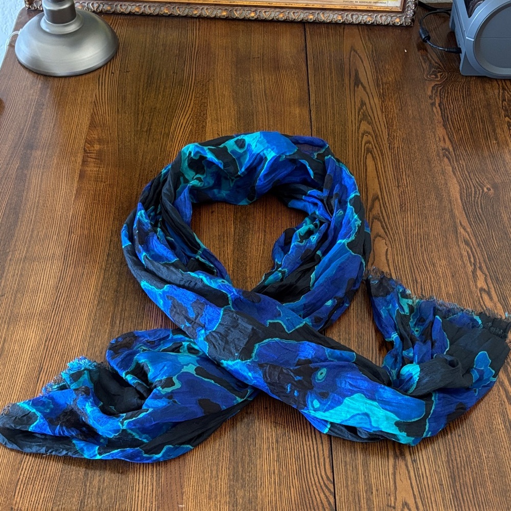 Banana Republic Ellen Flora Navy Scarf